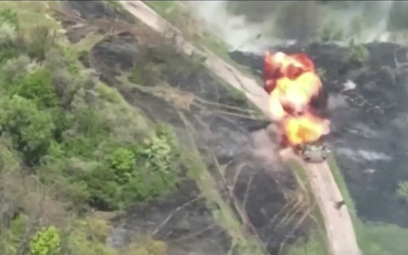 Quân đội Ukraine công bố video phá hủy xe tăng đối phương bằng tên lửa Thụy Điển